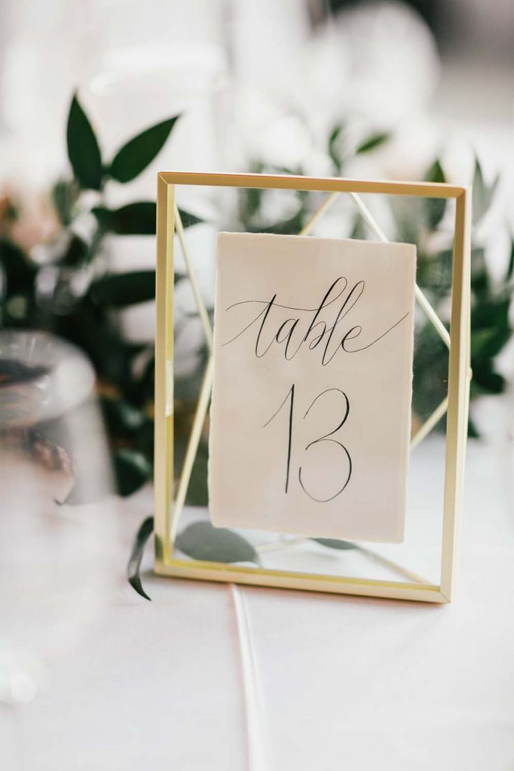 3ed62fa1f6ff0dc708f562494b458421–modern-wedding-table-setting-modern-spring-wedding